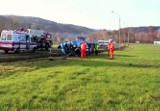 Jelenia Góra: Wypadek śmiertelny. Samochód wpadł do rowu i uderzył w latarnię (wideo)