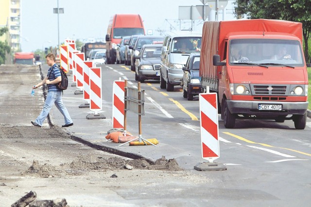 Nie tylko kierowcy powinni omijać Wojska Polskiego. Kłopoty mogą mieć też piesi