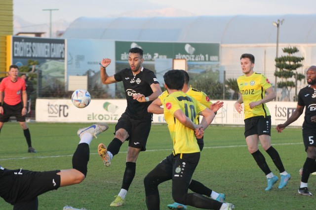 W ostatnim meczu kontrolnym rozegranym podczas zgrupowania w Turcji piłkarze Radomiaka Radom przegrali 1:2 z Neftchi Fargʻona z Uzbekistanu.