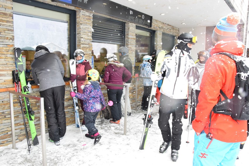 Ośrodki narciarskie w Beskidach są oblegane....
