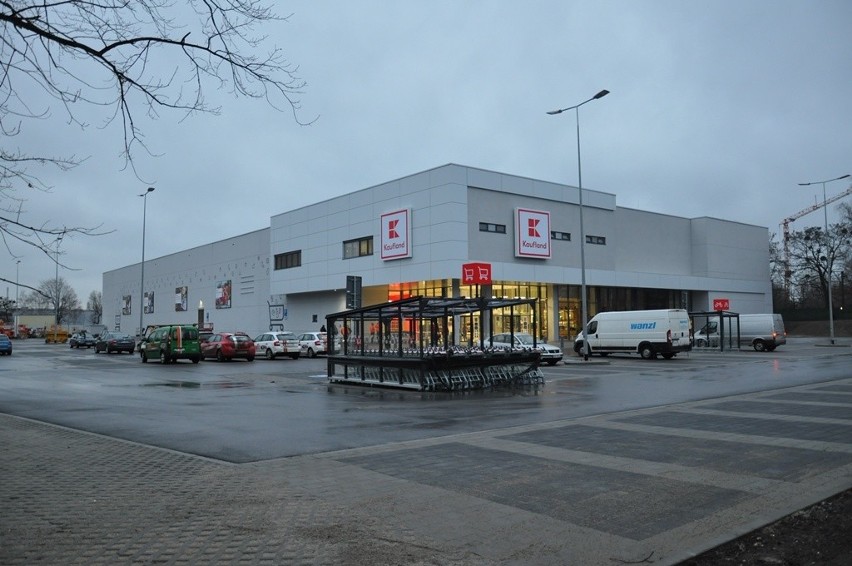 Kaufland przy Długosza gotowy. Kiedy otwarcie? [ZDJĘCIA]