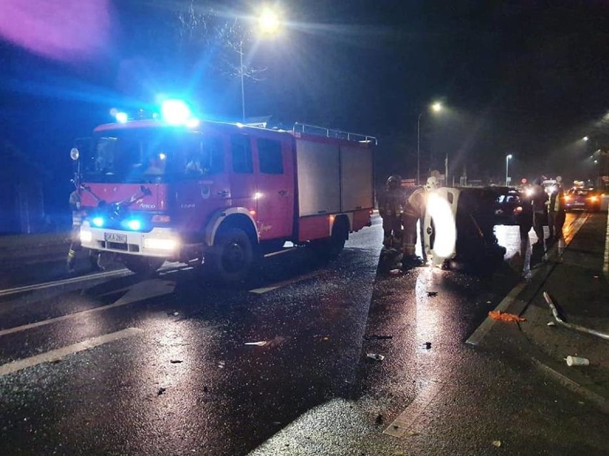 Wypadek w Nowym Tuchomiu 18.11.2020 r. W drodze na miejsce doszło do kolizji z udziałem wozu strażackiego