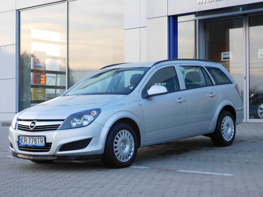 2. Opel Astra. Silnik 1,7 diesel, rok produkcji 2012, cena...