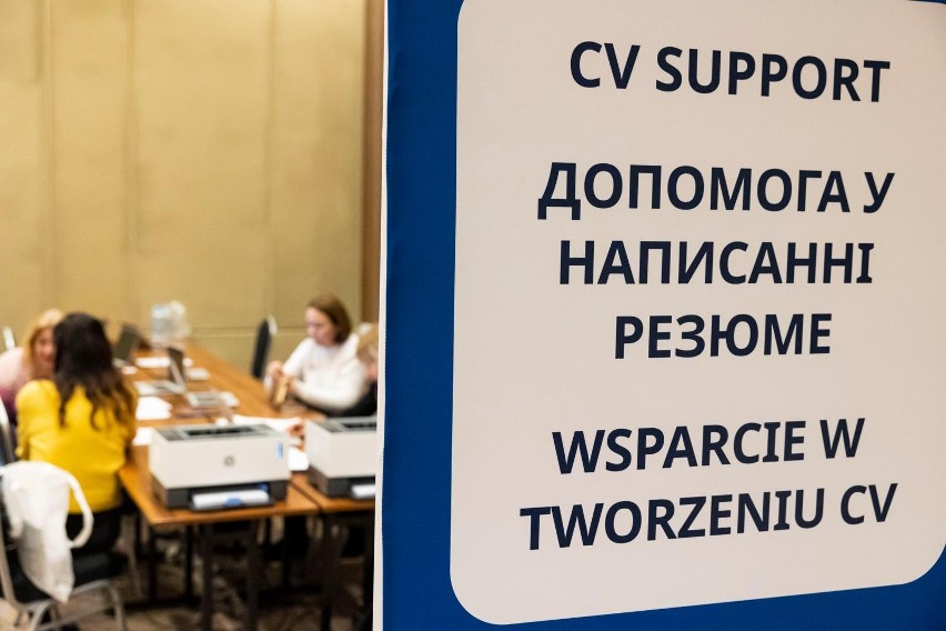 Kraków. Miasto wraz z Shell szukają operatora dla Centrum Edukacji i Wsparcia dla uchodźców. Projekt ma ruszyć 1 września br.