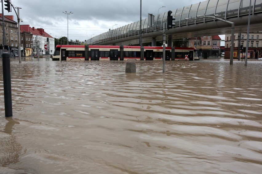 Ulewa, która przeszła przez Gdańsk 14 i 15 lipca 2016 r....