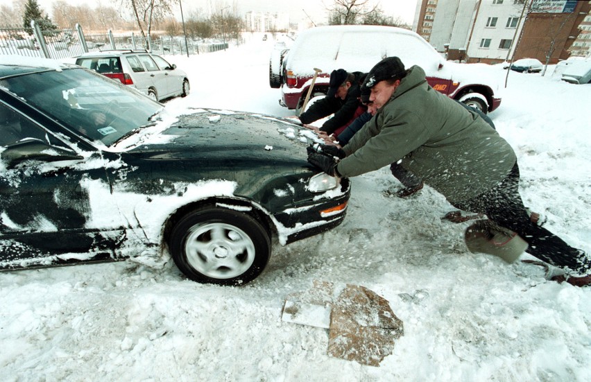 Kiedyś to była zima! Zobaczcie zimę na Śląsku na zdjęciach fotoreporterów DZ z 2004 i 2005 roku ZDJĘCIA