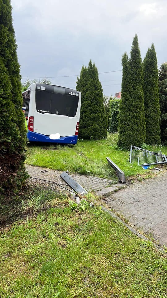 Niecodzienny wypadek autobusu MPK pod Krakowem