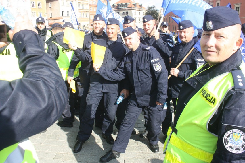 W stolicy ma  było ok. 30 tys. mundurowych, w tym około 3...