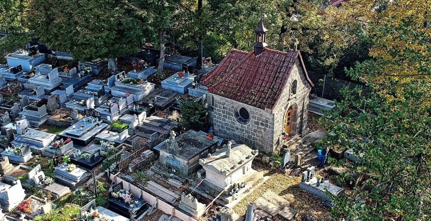 Cmentarz parafialny na Stróżnicy...