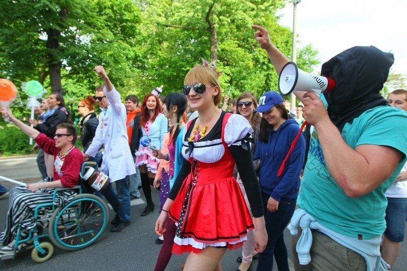 Marsz studentów na rozpoczęcie Juwenaliów w Poznaniu.