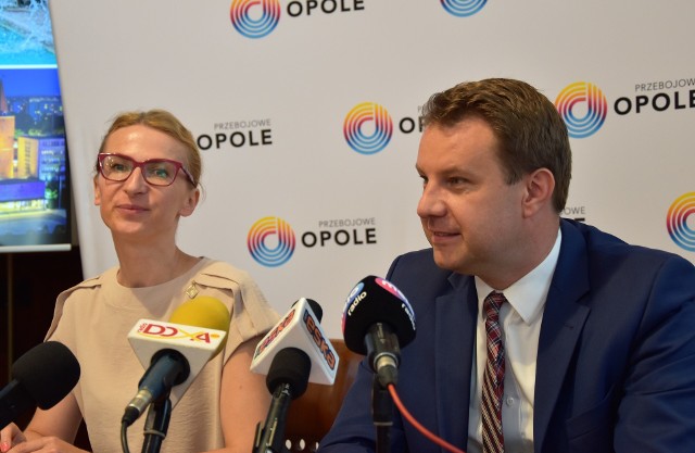 Dorota Piechowicz-Witoń, pełnomocnik ds. równego traktowania, oraz Arkadiusz Wiśniewski, prezydent Opola