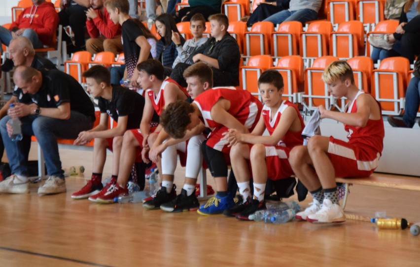 Wygrana młodych kieleckich koszykarzy AZS UJK Kielce  z Wisłą Kraków (ZDJĘCIA)