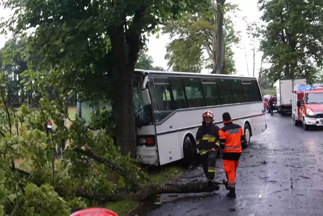 Wypadek autokaru koło Gostynia.