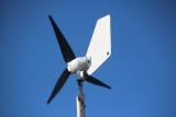 Będziemy stawiać wiatraki w ogrodzie? Jest szansa na dołączenie małych elektrowni wiatrowych do „Mojego Prądu”. Stanowisko NFOŚiGW