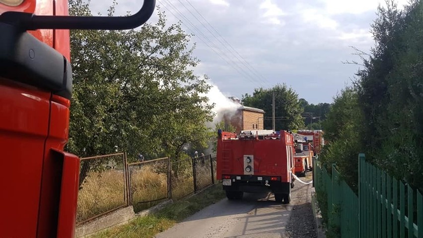 Pożar w Trojanowicach. Palił się dom, jedna osoba została ranna