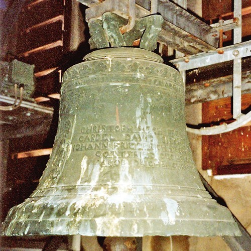 Dzwon ze Szczecinka wiszący w kościele w Lage.