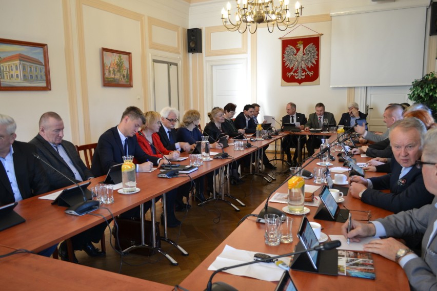 Ostrów Mazowiecka. Wyższe opłaty za śmieci, 24.02.2020. Naliczać się je będzie na każdą osobę, jak do tej pory. 