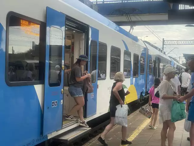 Pociąg "Błękitny" wyjechał ze Świnoujścia o godz. 17.12. Około godz. 17.40 policja otrzymała zgłoszenie, że doszło do bójki.