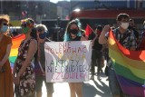 Demonstracja solidarności z osobami LGBT na Rynku w Katowicach: Stop homofobii - Śląsk dla wszystkich!