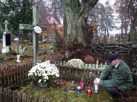 Samotny grób gen. Józefa Bułak- Bałachowicza