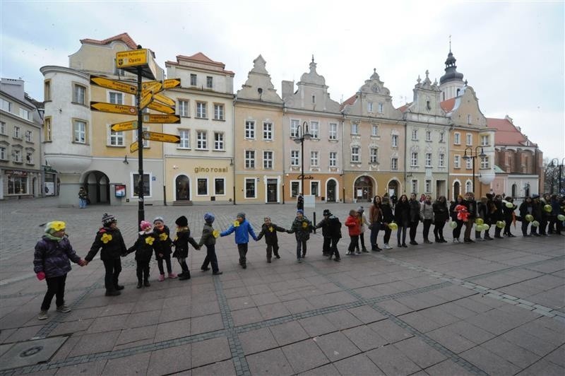 400 uczniów na Rynku w Opolu.