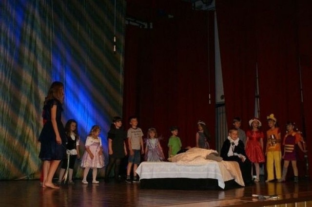 Podsumowanie konkursu było połączone z premierą spektaklu "Zapomniana szafa&#8221; w wykonaniu najmłodszych aktorów Lipskiego Centrum Kultury z Grupy Teatralnej "BIM-BOM&#8221;.