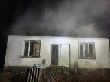  Ogień w drewnianym domu w Komorowie. Część budynku się zawaliła