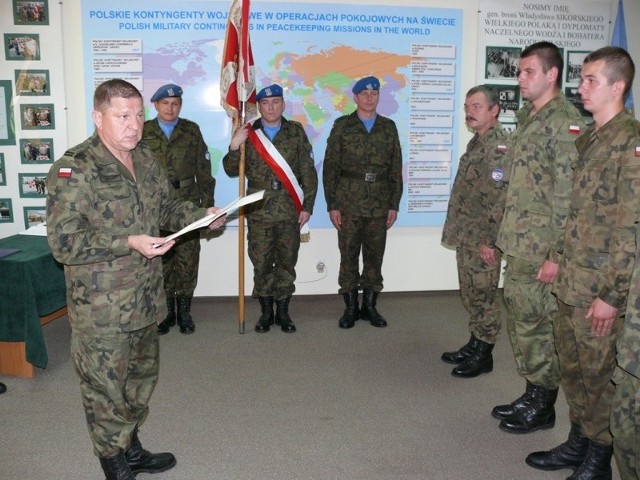 Za dziewięciomiesięczną służbę wojskową podziękował żołnierzom komendant Centrum pułkownik Janusz Falecki.
