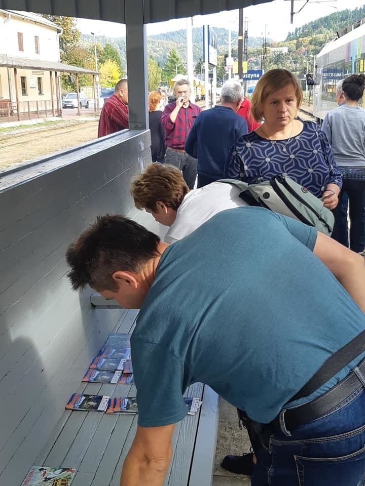 Muszyna. Tłumy podróżnych skorzystały z nowego połączenia Jasło-Muszyna-Krynica. [ZDJĘCIA]