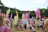 Piknik z lotami balonem, kolorowym szaleństwem, pianą i tańcami. Zabawy w Czernichowie - w zdrowej atmosferze