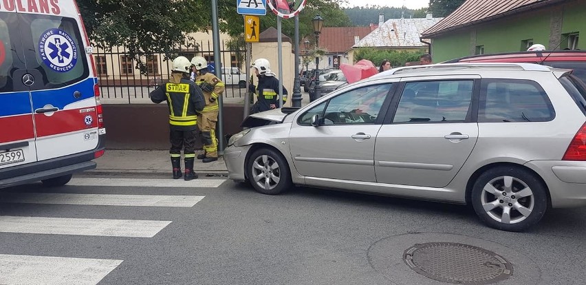 Stary Sącz. Na ul. Sobieskiego zderzyły się dwie osobówki [ZDJĘCIA]