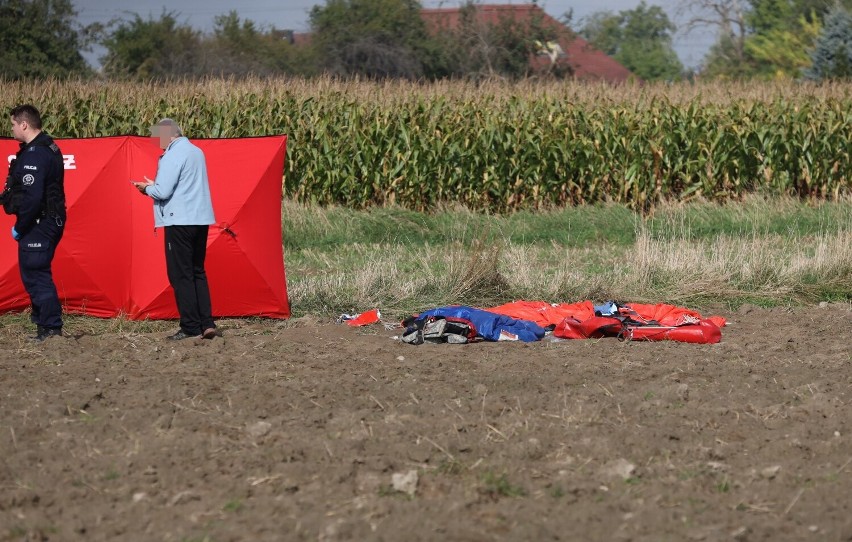 Śmiertelny wypadek spadochroniarza koło Piotrkowa