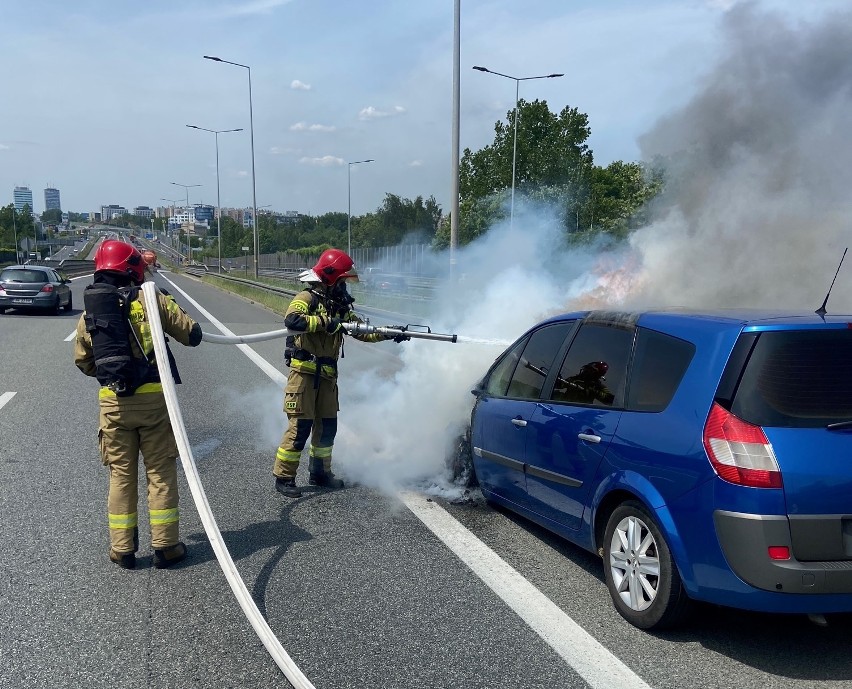 Na autostradzie A4 w Katowicach doszło do pożaru samochodu...