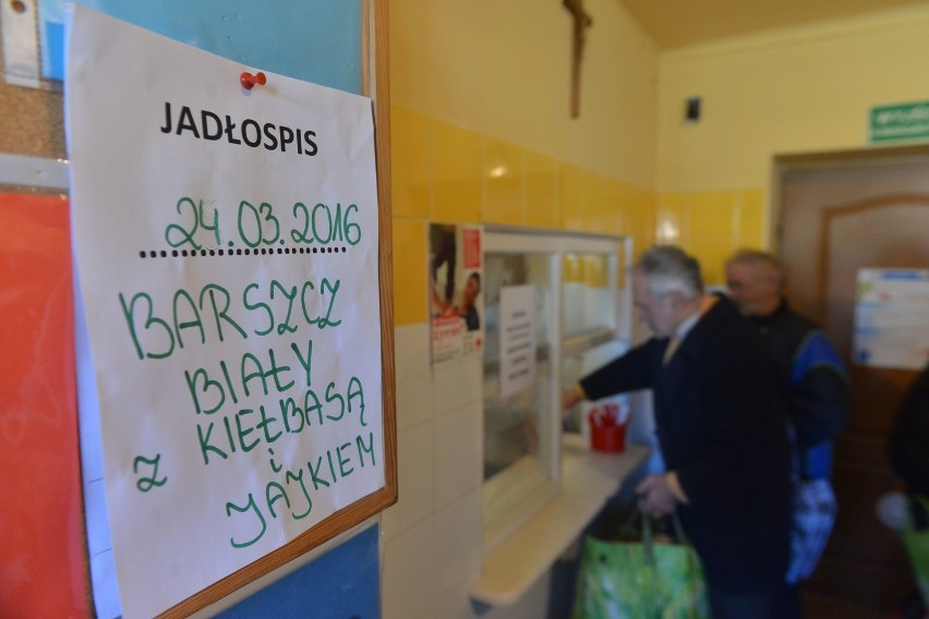 Caritas w Radomiu zaprosiła bezdomnych i ubogich na wielkanocny poczęstunek
