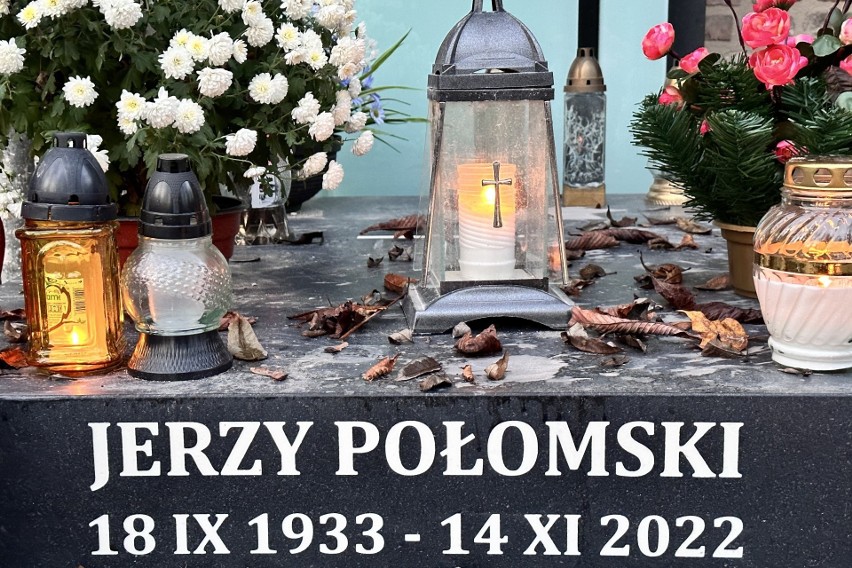 Jerzy Połomski zmarł rok temu. Teraz robotnicy prawie przewiercili się przez jego grób! ZDJĘCIA