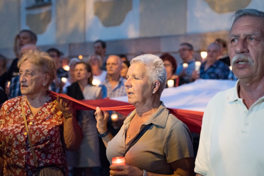 Ponad 1000 osób na proteście na placu Daszyńskiego w Opolu...