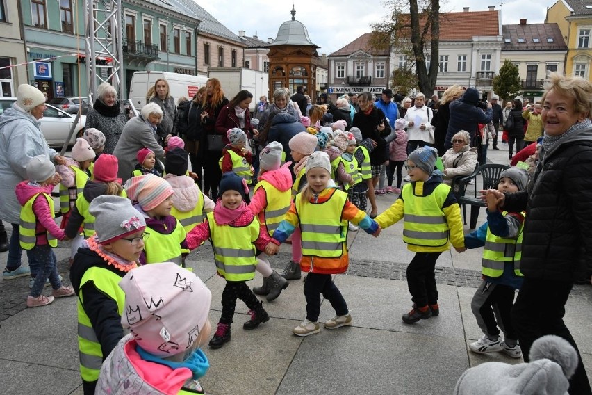 Seniorzy jak studenci na juwenaliach! Szalona zabawa na kieleckim Rynku (ZAPIS TRANSMISJI, zdjęcia)