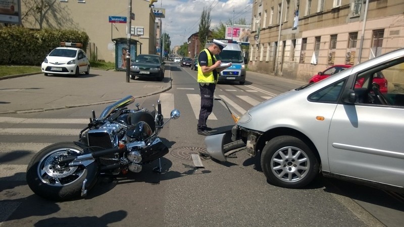 Wypadek na ul. Kilińskiego. Motocyklista w szpitalu