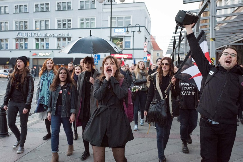 Protest w Opolu. Według policji manifestujących było około...