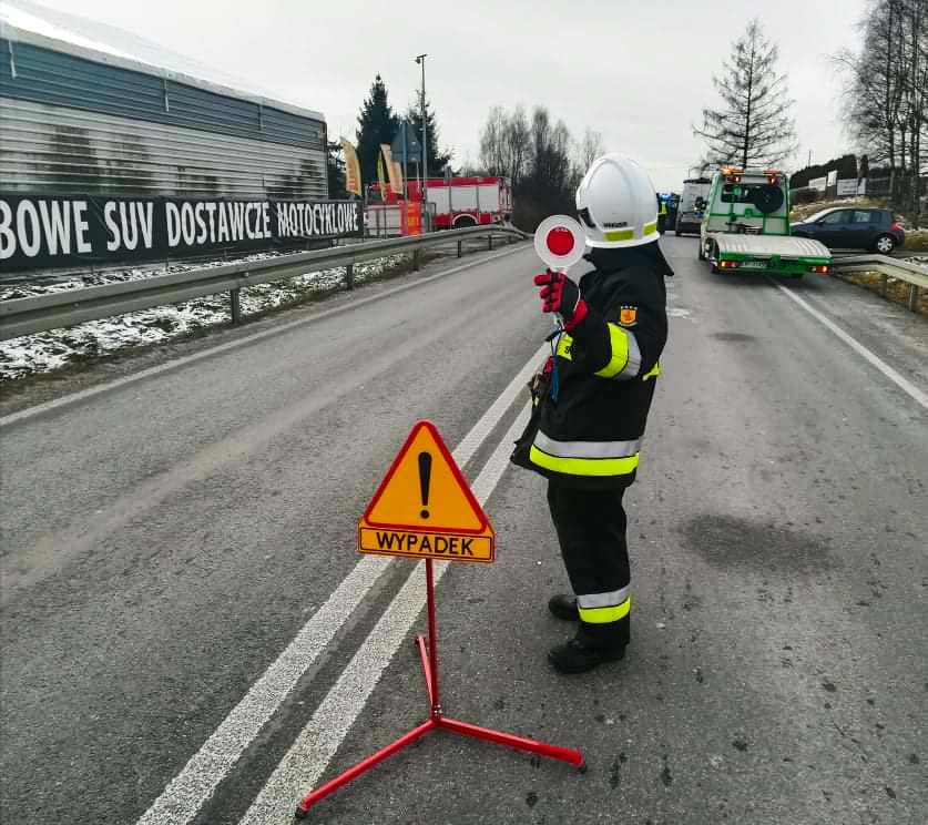 Głogoczów. Kolizja dwóch samochodów na drodze krajowej