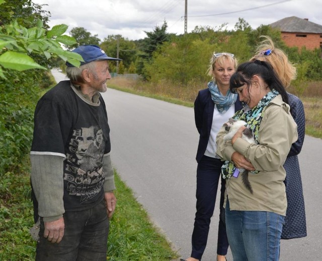 Właściciel zwierząt z rozmowie z Beatą Porębską