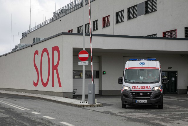 W Krakowie zaczyna brakować karetek dla pacjentów "niecovidowych"