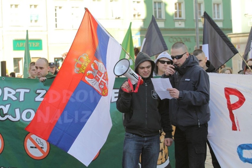 Marsz NOP-u we Wrocławiu. Demonstrowali przeciwko amerykańskiej polityce (NOWE ZDJĘCIA)