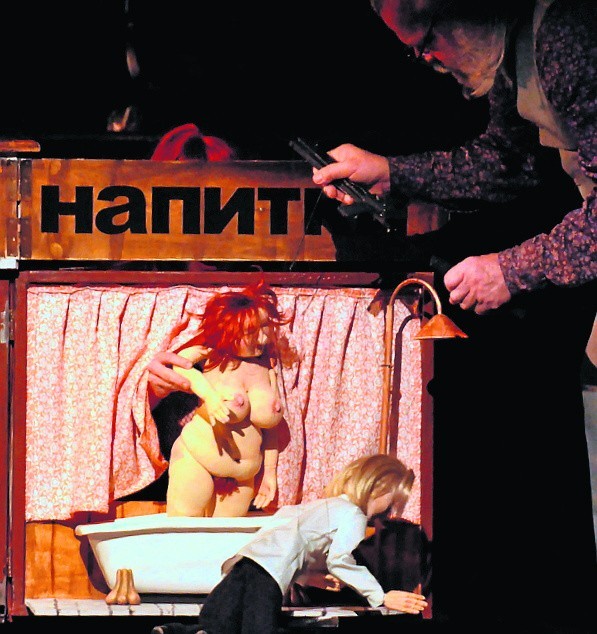 W przedstawieniu gościnnie zagra Mariusz Saniternik z Teatru im. Jaracza. Pierwszy raz aktor zmierzy się z animowaniem lalek.