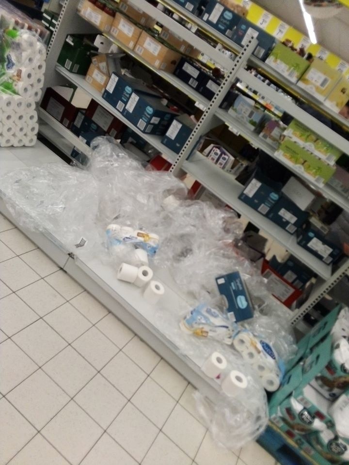 Koronawirus Ostrołęka. Armagedon w sklepach. Jak wygląda sytuacja w supermarketach i co o tym sądzą ostrołęczanie?