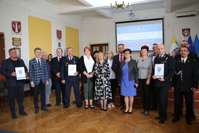 45 organizacji działających na terenie powiatu jędrzejowskiego otrzymało pieniądze na realizacje różnych projektów i zadań. Zobacz jakich.