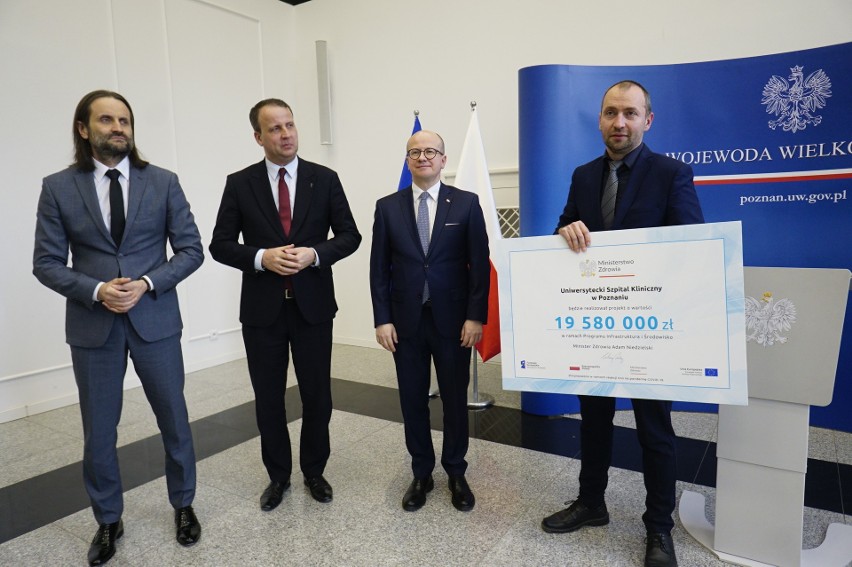 Duże wsparcie dla trzech poznańskich szpitali. Otrzymały czeki od Ministerstwa Zdrowia