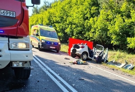 Kielecki strażnik miejski jako jeden z pierwszych napotkał wypadek drogowy w Sulejowie i profesjonalnie zajął się poszkodowanymi.