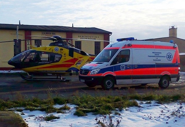 Na miejsce wypadku w Kamieniu Pomorskim przyleciał śmigłowiec pogotowia ratunkowego.