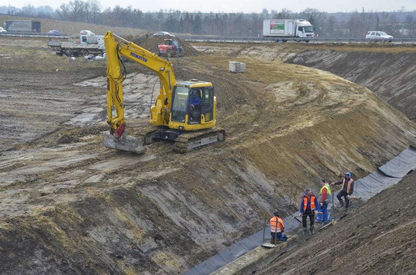 Budowa Węzła Niepołomice trwa od 2018 roku. Nowy zjazd z...